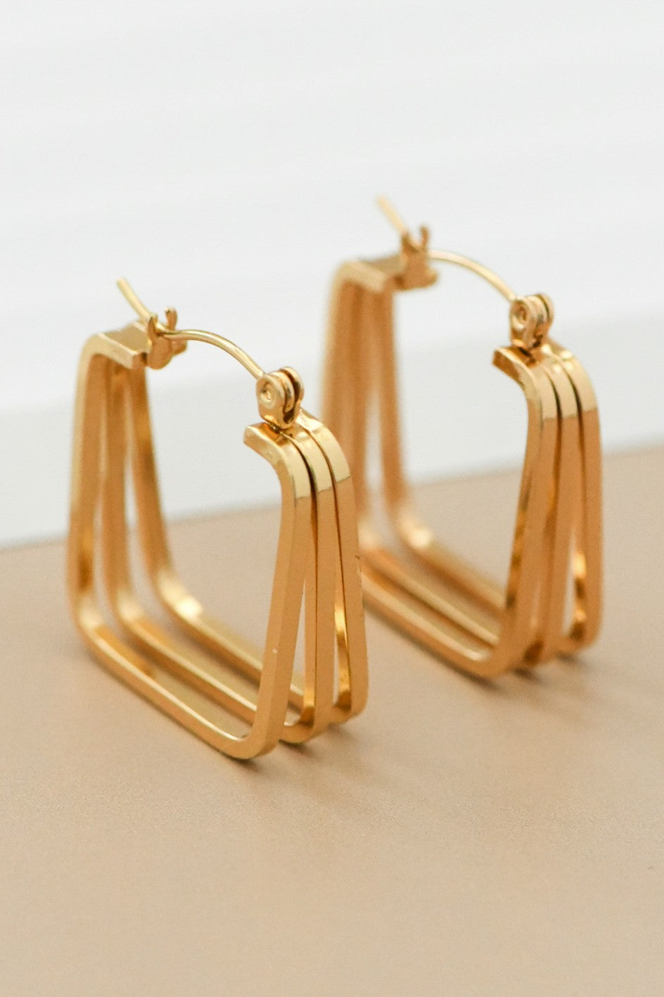 BO SQUARE HOOP EARRINGS